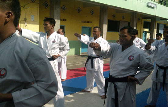 Karateka Sabuk Hitam Amura Sumut Latihan Bersama