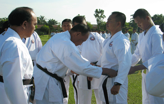 LETKOL KAV Sutrisno Sandang Sabuk Dan Kehormatan