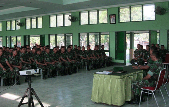 Ceramah Hukum Di YONKAV 6/Serbu