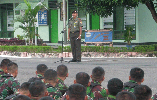 Prajurit YONKAV 6/Serbu Mengikuti Jam Komandan