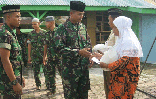 YONKAV 6/Serbu Bagikan Zakat Kepada Warga Masyarakat Yang Kurang Mampu