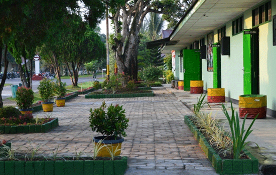Pembuatan Taman Dan Pemasangan Paping Blok Di Depan Gudang Senjata