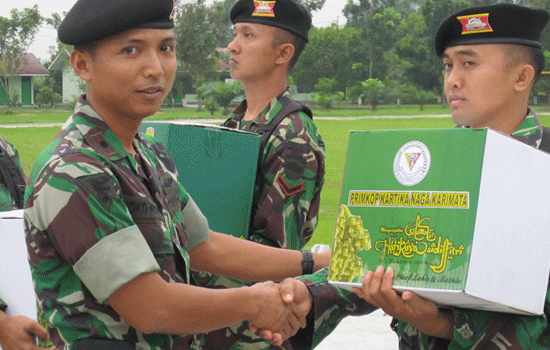 Pembagian Bingkisan Idul Fitri 1434 H