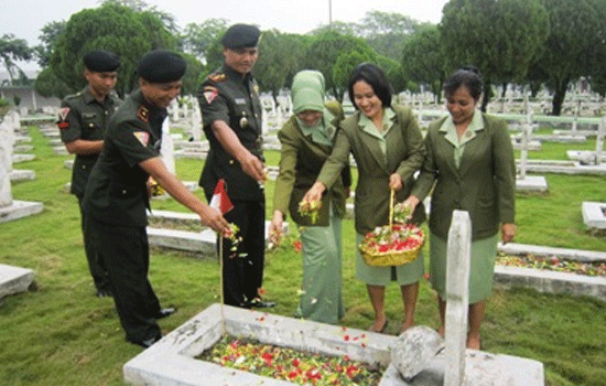 Satuan YONKAV 6/Serbu Berziarah Ke TMP