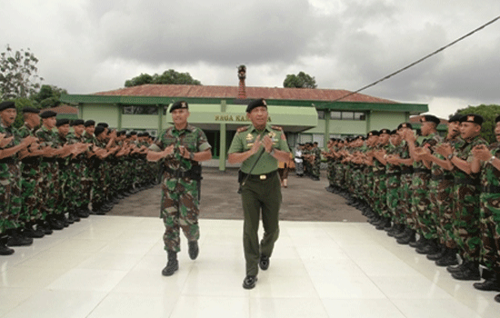 Kunjungan Keja Danpussenkav Kodiklat TNI AD Ke YONKAV 6/Serbu