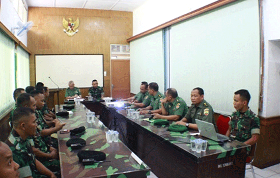 Wasrik Irjenad tinjau ke Yonkav 6/Serbu