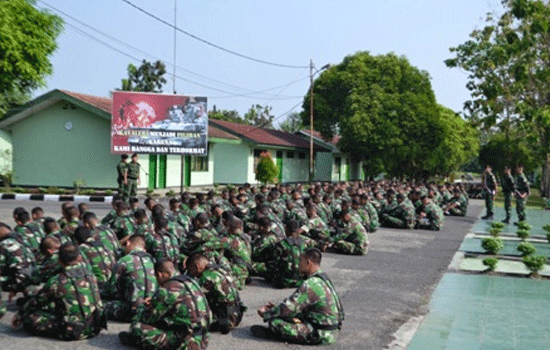 Pengarahan Dan Pengecekan Personel Yonkav 6/Serbu Oleh Danyonkav 6/Serbu