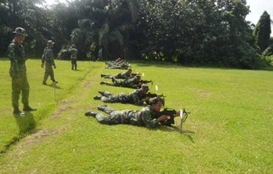 Latihan Menembak Senjata Ringan TW II TA. 2015