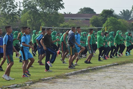Olah Raga Bersama Ciptakan Kekeluargaan Antar Warga Yonkav 6/NK