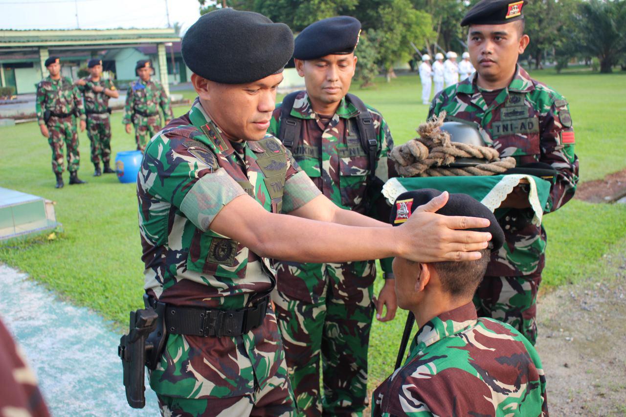 Yonkav 6/NK Laksanakan Acara Tradisi Penutupan Orientasi Perwira